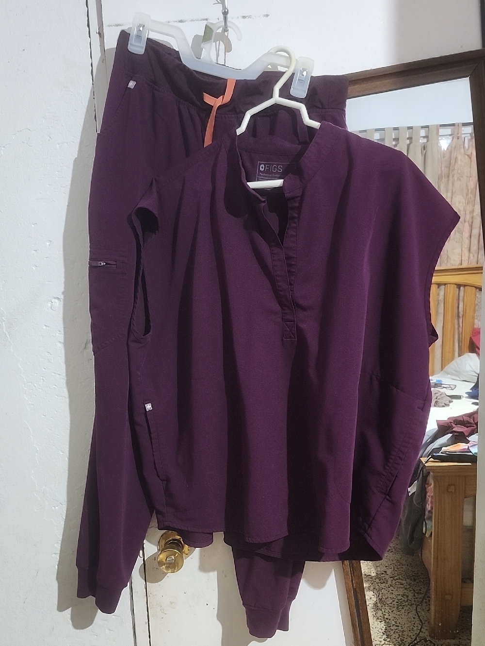 FIGS Women's Plum V-Neckless Tunic Top And Pants